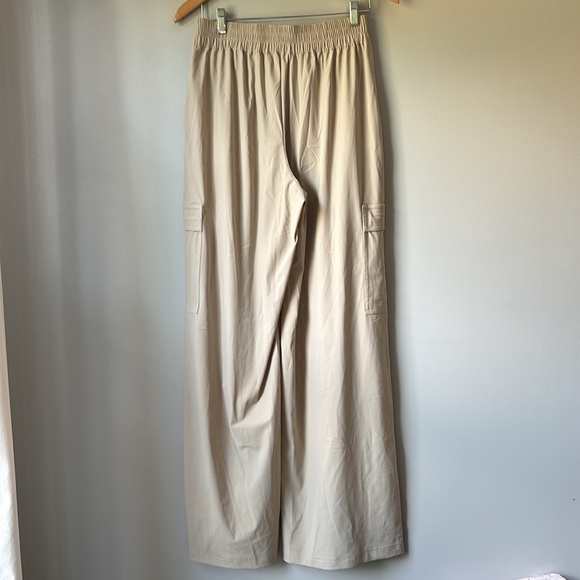 NWT‼️ATHLETA Pinnacle cargo trouser size 6 tall - Picture 4 of 10